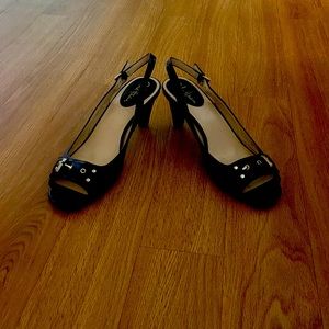 Size 91/2 black low heel shoe